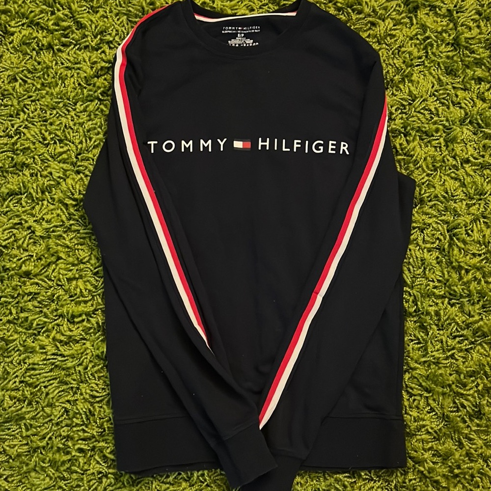 Tommy Hilfiger’s long-sleeve graphic men’s t-shirt